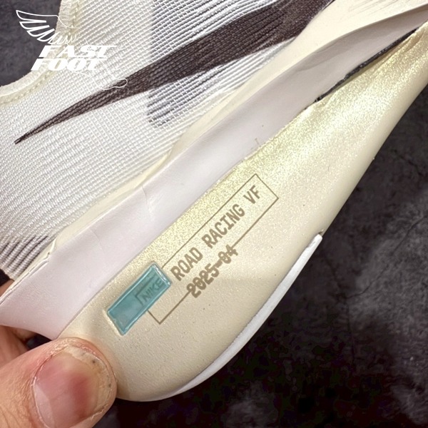 快腳🔎 Nike Vaporfly 4 慢跑鞋 馬拉松鞋 輕量 米白黑  HV6107-100-細節圖6