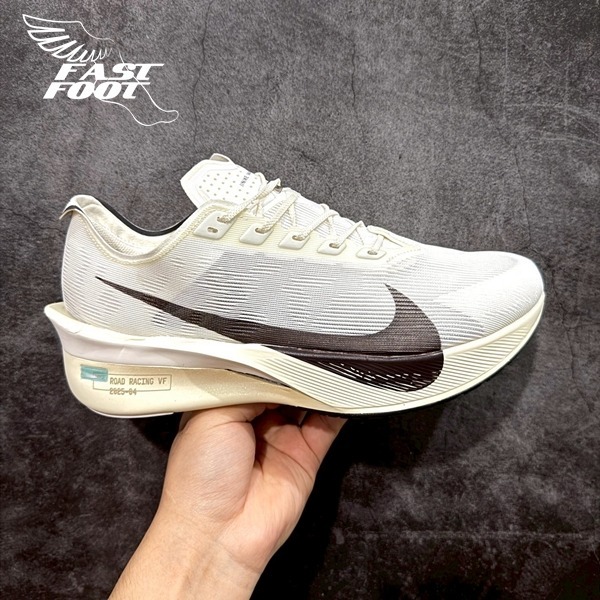快腳🔎 Nike Vaporfly 4 慢跑鞋 馬拉松鞋 輕量 米白黑  HV6107-100-細節圖2