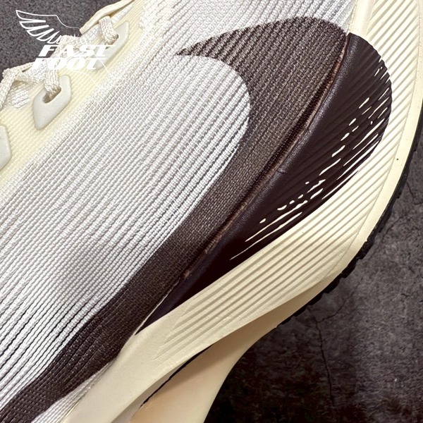快腳🔎 Nike Vaporfly 4 慢跑鞋 馬拉松鞋 輕量 米白黑  HV6107-100-細節圖7