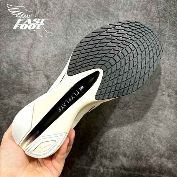快腳🔎 Nike Vaporfly 4 慢跑鞋 馬拉松鞋 輕量 米白黑  HV6107-100-細節圖9
