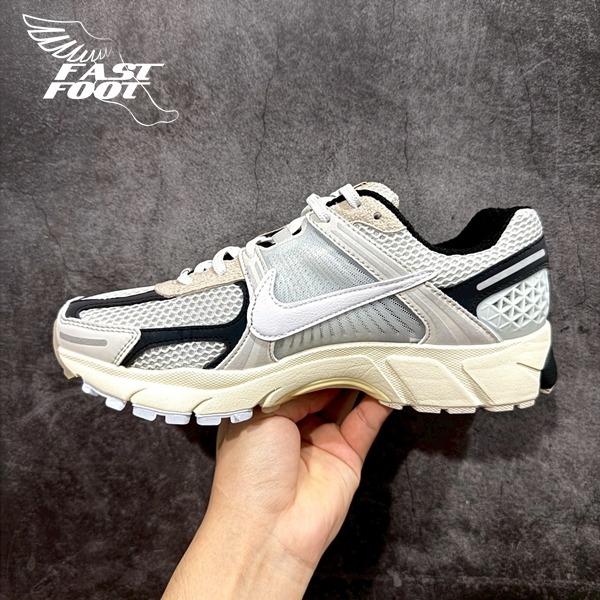 快腳🔎 NIKE ZOOM VOMERO 5 骨白 燕麥 夜光 老爹鞋 復古慢跑鞋 FN7649-110-細節圖2