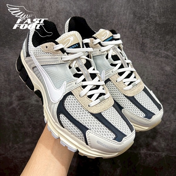 快腳🔎 NIKE ZOOM VOMERO 5 骨白 燕麥 夜光 老爹鞋 復古慢跑鞋 FN7649-110-細節圖3