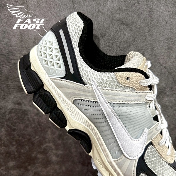 快腳🔎 NIKE ZOOM VOMERO 5 骨白 燕麥 夜光 老爹鞋 復古慢跑鞋 FN7649-110-細節圖7