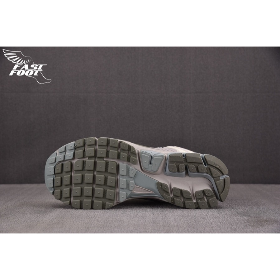 快腳🔎 Nike Zoom Vomero 5 運動鞋  反光 燕麥 慢跑鞋 FZ3653-104-細節圖10