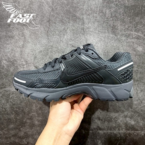 快腳🔎 NIKE ZOOM VOMERO 5 男生 黑色 碳黑 慢跑鞋 BV1358-003-細節圖2