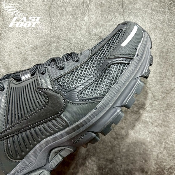 快腳🔎 NIKE ZOOM VOMERO 5 男生 黑色 碳黑 慢跑鞋 BV1358-003-細節圖5
