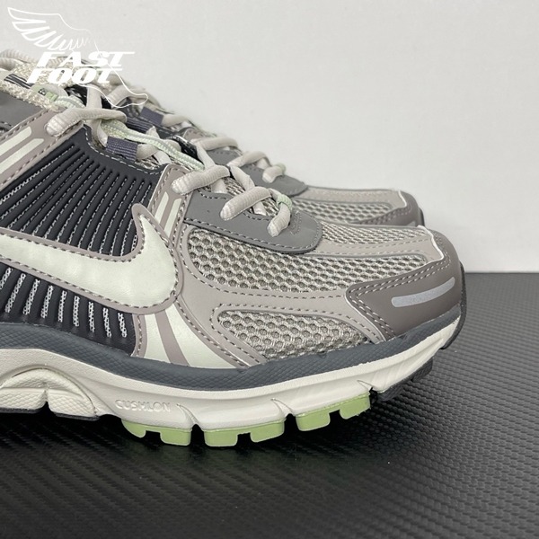 快腳🔎 NIKE W ZOOM VOMERO 5 老爹鞋 灰黑綠 慢跑鞋 FB8825-001-細節圖4