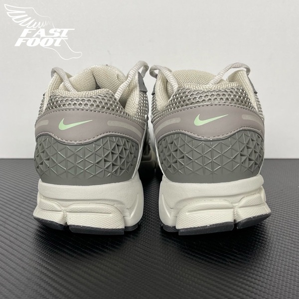 快腳🔎 NIKE W ZOOM VOMERO 5 老爹鞋 灰黑綠 慢跑鞋 FB8825-001-細節圖6