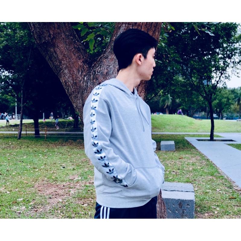 【噢飛炫】ADIDAS TNT TAPE Gery 復古 三葉草 Logo 長袖連帽T  淺灰 L現貨-細節圖4