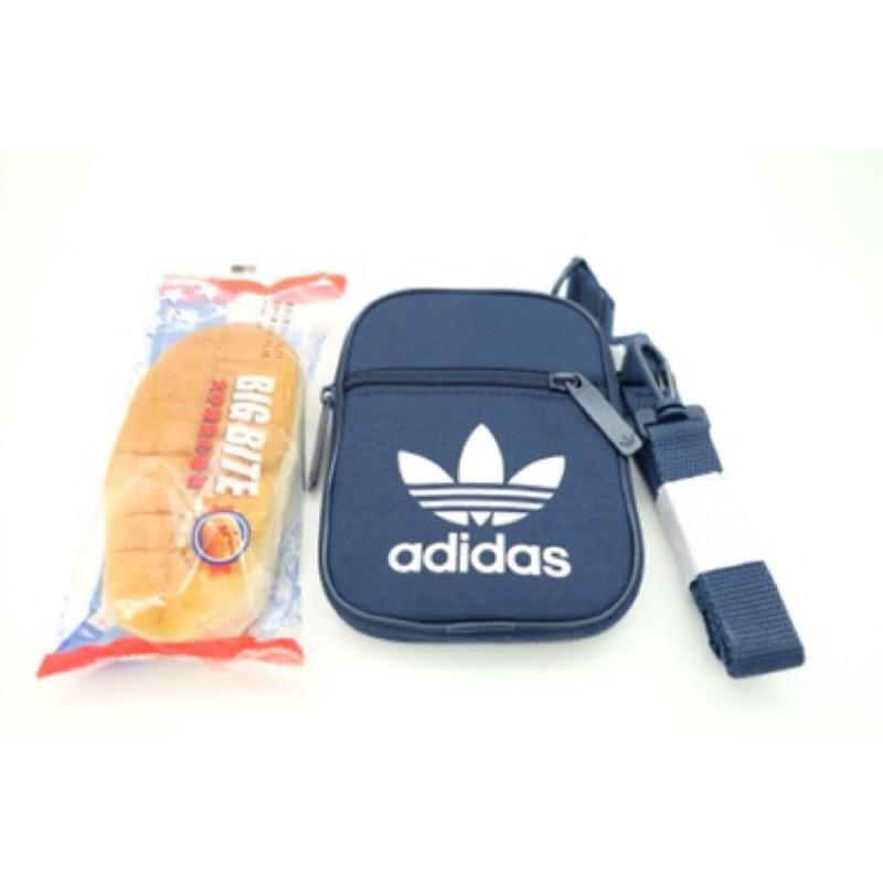 adidas Originals 愛迪達 LOGO 三葉草 斜背包 Flight Bag 深藍-細節圖2