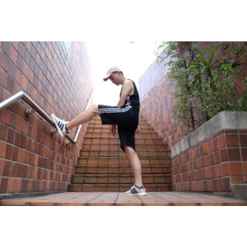 愛迪達 adidas original 復古三葉草logo刺繡 條紋背心 Xs 現貨 黑 男 CV8608-細節圖6