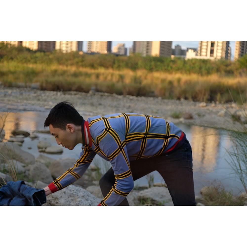 ASOS 天藍色 撞色 色塊拼接 黃黑格紋 紅色圓領 長袖 針織衫 XS 現貨-細節圖6