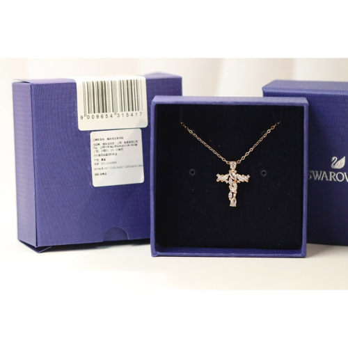 💕59Qoo批發💕Swarovski 玫瑰金橄欖石 十字架 鎖骨項鍊 含禮盒+購買證書+證明+禮袋