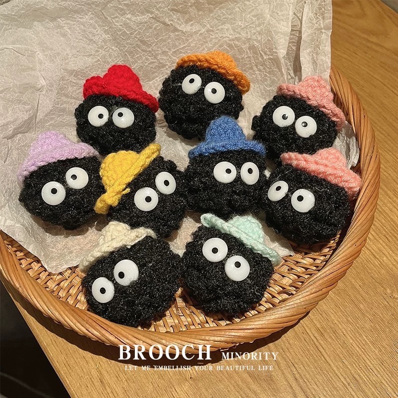 Like.acc 現貨 黑/白煤球精靈別針D593-規格圖3