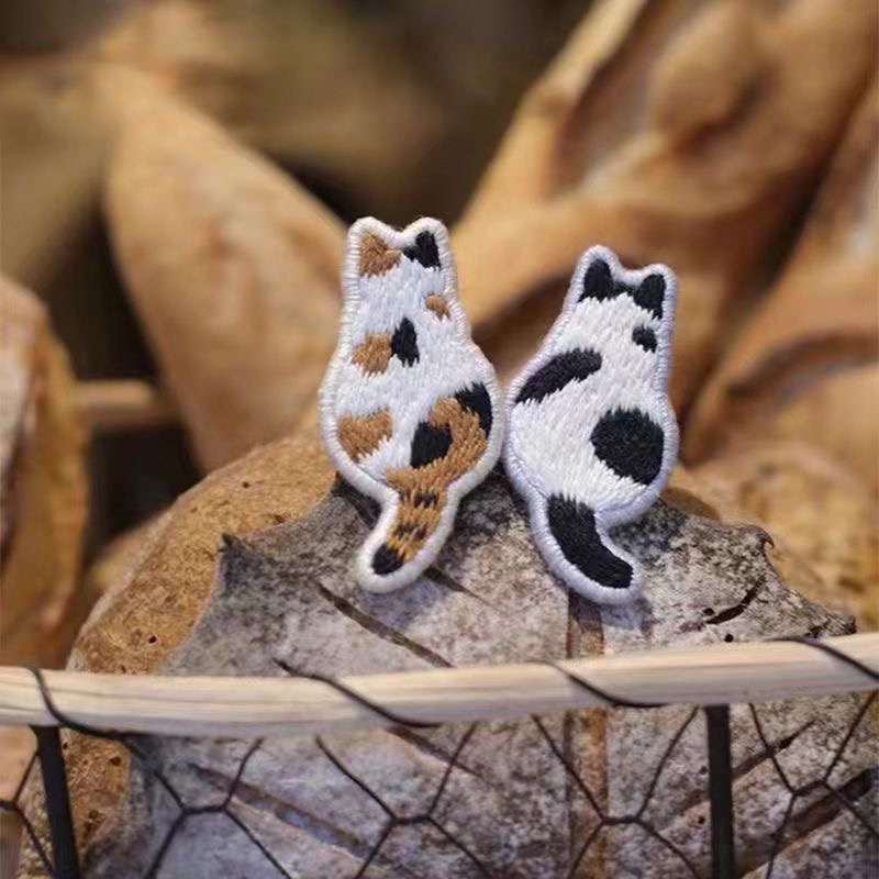 [COZY deer] 現貨 貓咪背影 貓貓 自黏 胸針補丁貼 刺繡 刺繡貼 布貼 繡布貼 手帳 裝飾貼 手機貼 DIY-細節圖2