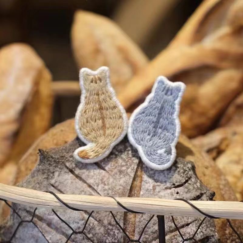 [COZY deer] 現貨 貓咪背影 貓貓 自黏 胸針補丁貼 刺繡 刺繡貼 布貼 繡布貼 手帳 裝飾貼 手機貼 DIY-細節圖3