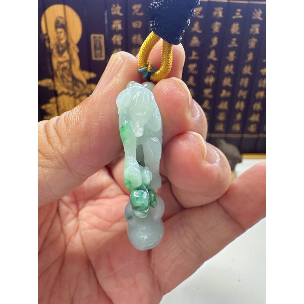 天然翡翠A貨-回頭麒麟手工雙面雕掛件  商品編號061908-細節圖6