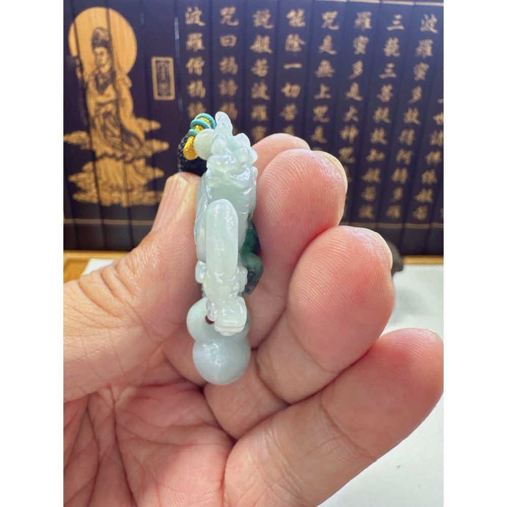 天然翡翠A貨-回頭麒麟手工雙面雕掛件  商品編號061908-細節圖7