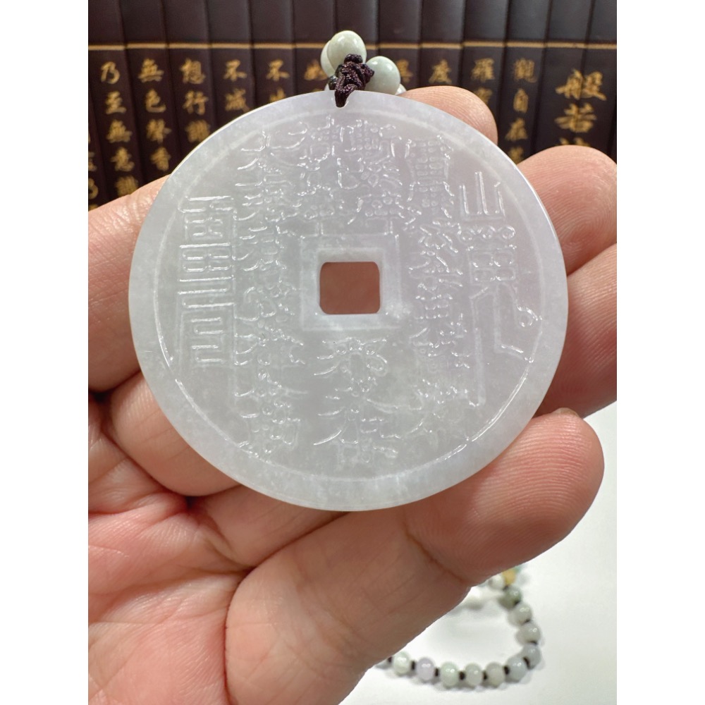 天然翡翠A貨-山鬼花錢雙面雕掛件  商品編號：062303-細節圖2