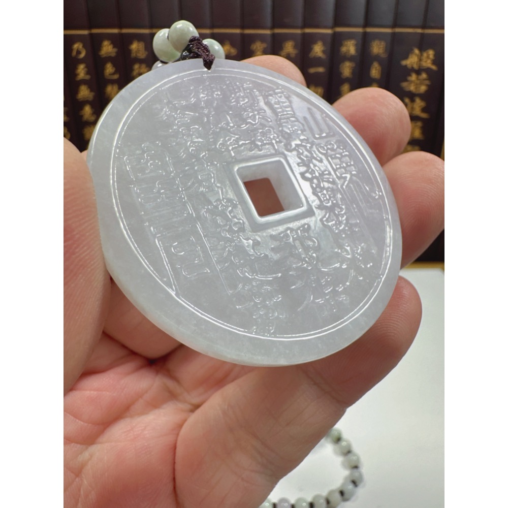 天然翡翠A貨-山鬼花錢雙面雕掛件  商品編號：062303-細節圖3