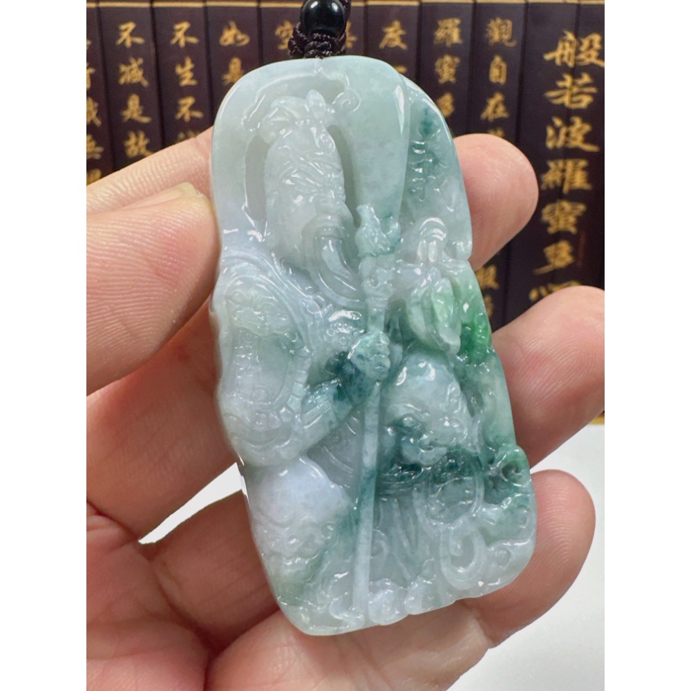 天然翡翠A貨-忠義千秋武財神關聖帝君立體厚庄玉牌掛件 商品編號062803-細節圖2