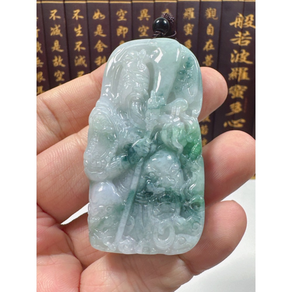 天然翡翠A貨-忠義千秋武財神關聖帝君立體厚庄玉牌掛件 商品編號062803-細節圖6