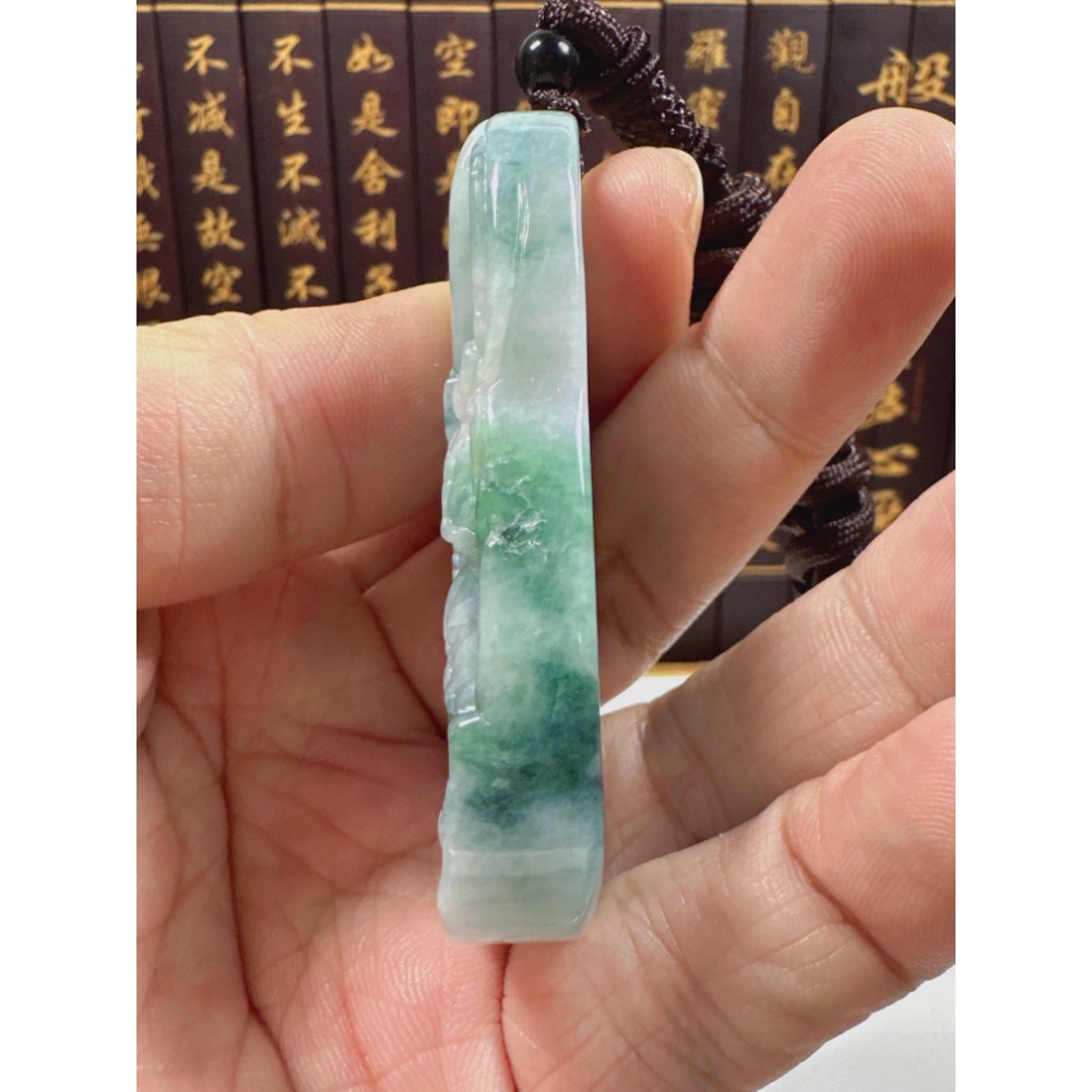 天然翡翠A貨-忠義千秋武財神關聖帝君立體厚庄玉牌掛件 商品編號062803-細節圖7