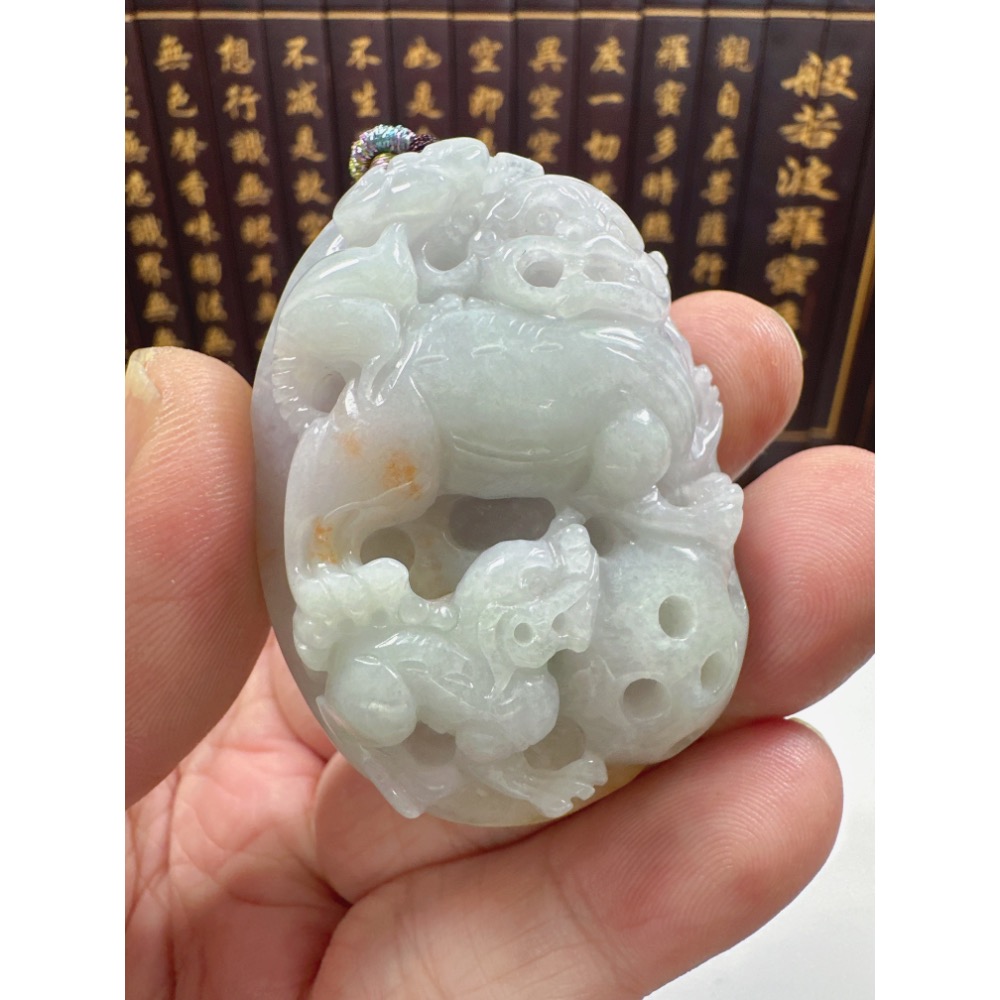 天然翡翠A貨-開運招財進寶母子貔貅立體厚庄掛件 商品編號：070208-細節圖4
