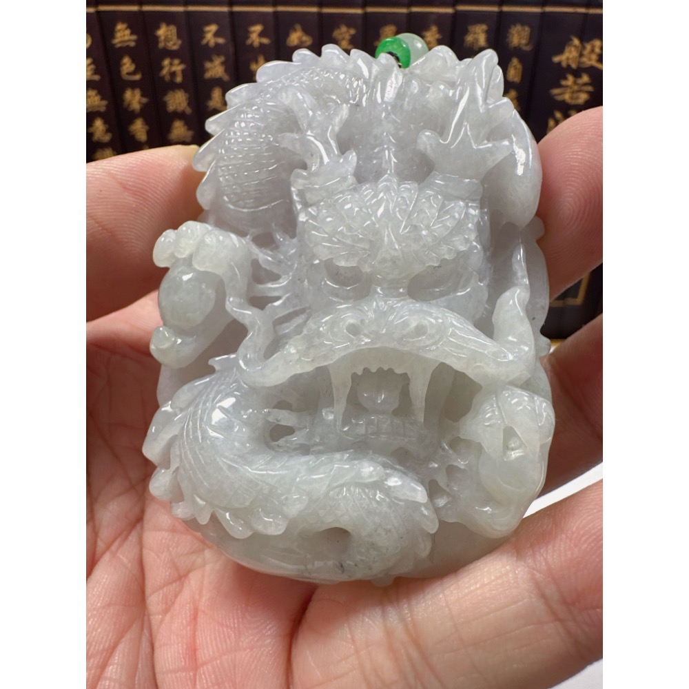 天然翡翠A貨-龍霸天下立體厚庄手工雕掛件 商品編號070401-細節圖3