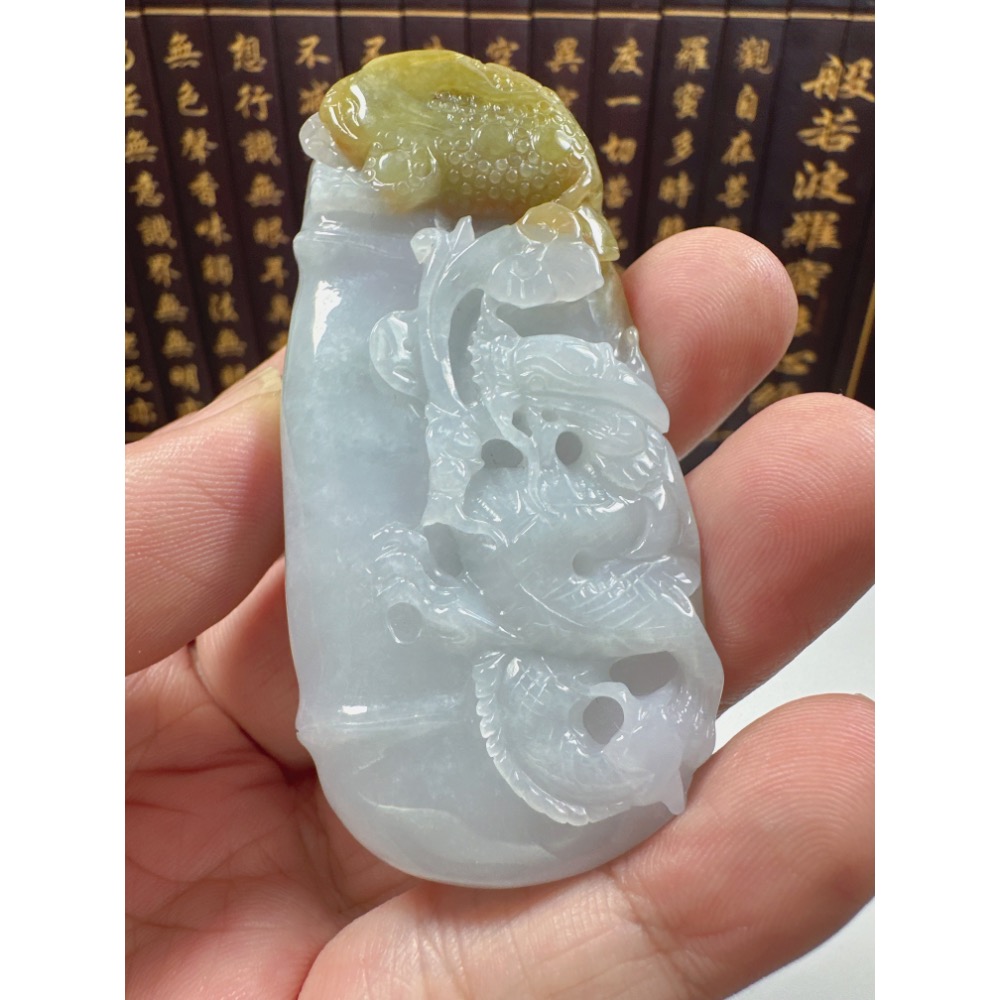 天然翡翠A貨-龍霸天下節節高升咬錢三腳蟾蜍立體厚庄手工雕掛件 商品編號070407-細節圖2