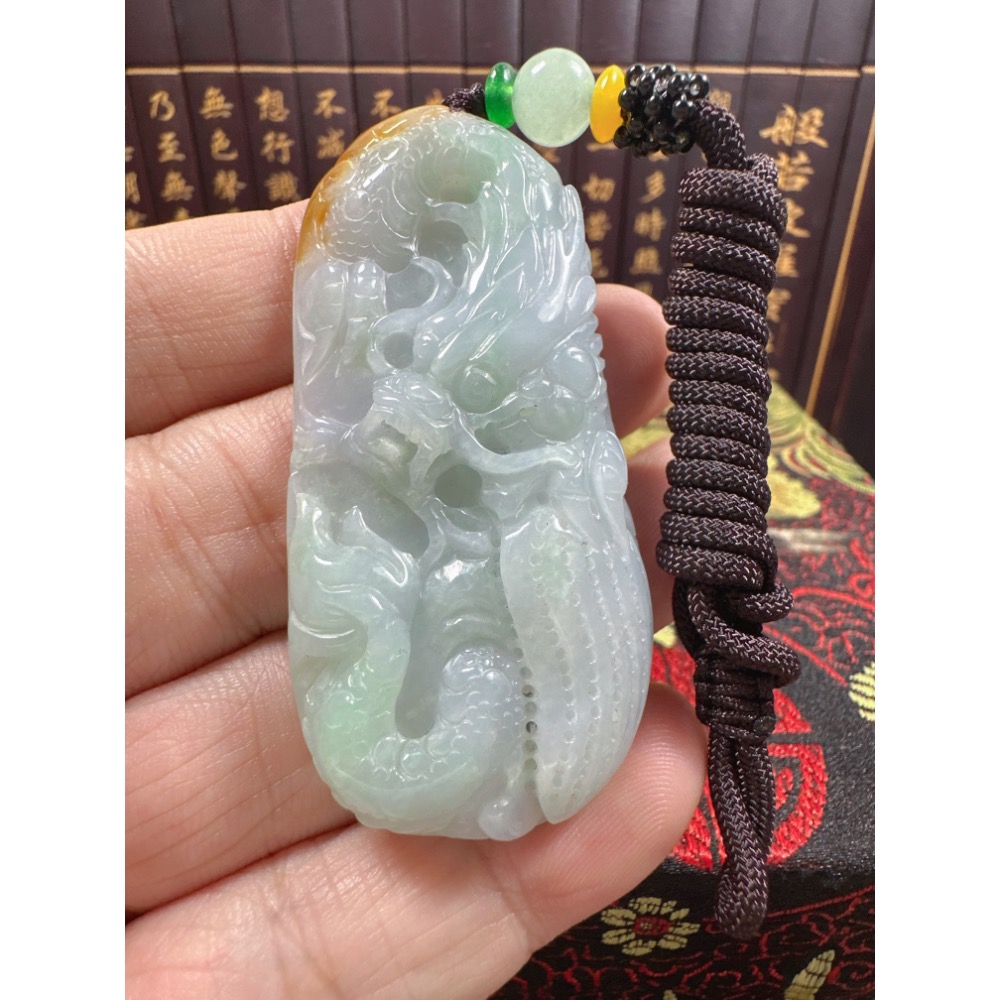 天然翡翠A貨-龍霸天下吉祥福氣富貴臨門立體厚庄掛件 商品編號：070602-細節圖2