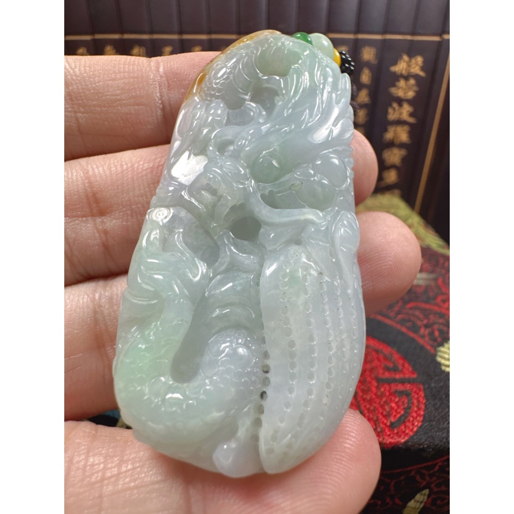 天然翡翠A貨-龍霸天下吉祥福氣富貴臨門立體厚庄掛件 商品編號：070602-細節圖5
