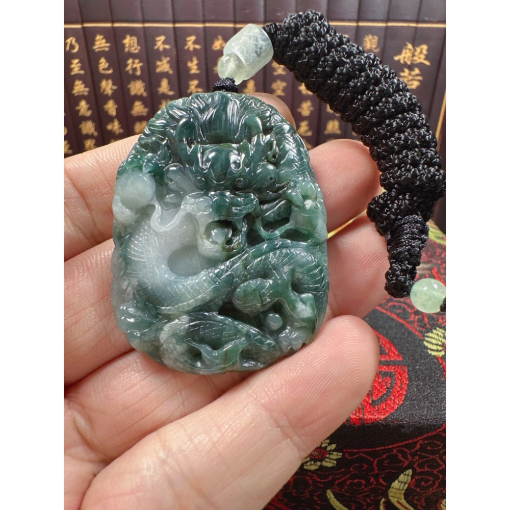 天然翡翠A貨-龍霸天下玉牌掛件 商品編號：070604-細節圖2