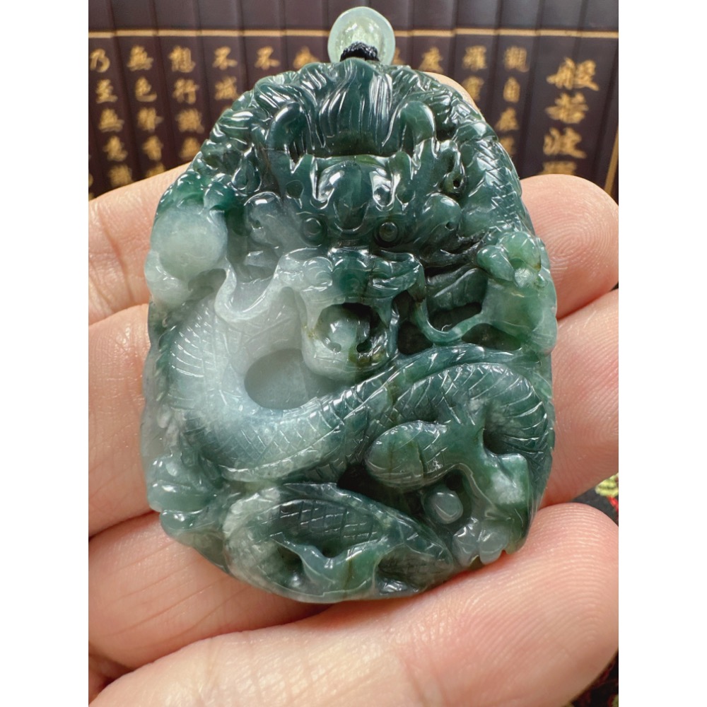天然翡翠A貨-龍霸天下玉牌掛件 商品編號：070604-細節圖3