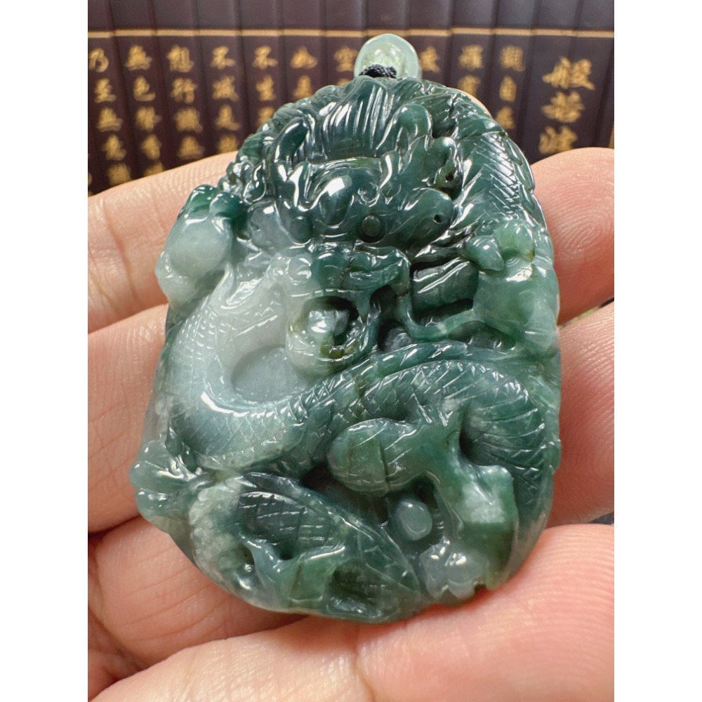 天然翡翠A貨-龍霸天下玉牌掛件 商品編號：070604-細節圖4