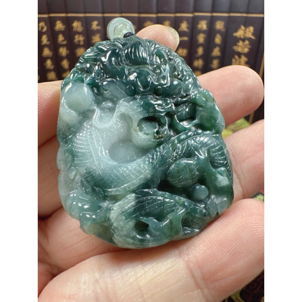 天然翡翠A貨-龍霸天下玉牌掛件 商品編號：070604-細節圖5