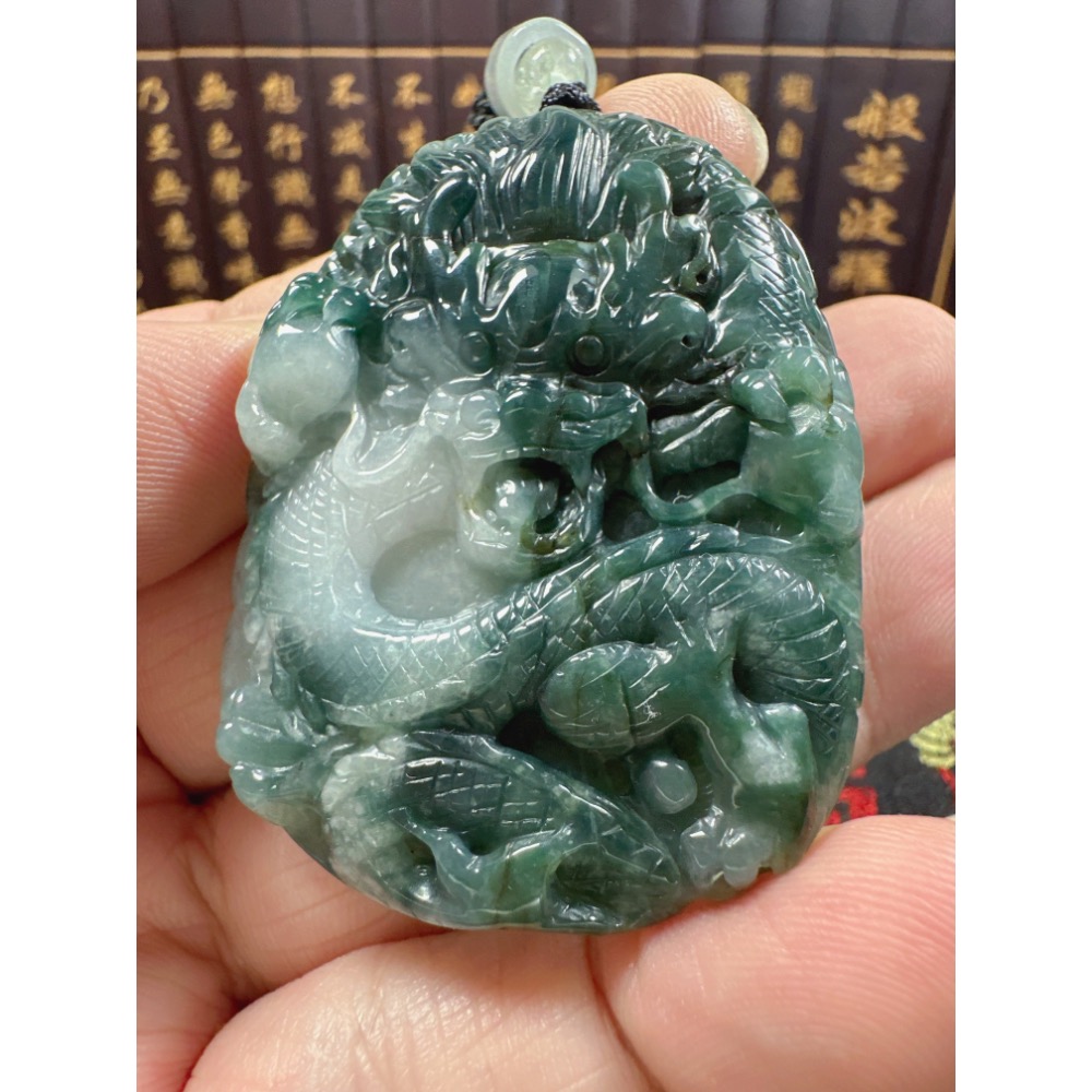 天然翡翠A貨-龍霸天下玉牌掛件 商品編號：070604-細節圖7