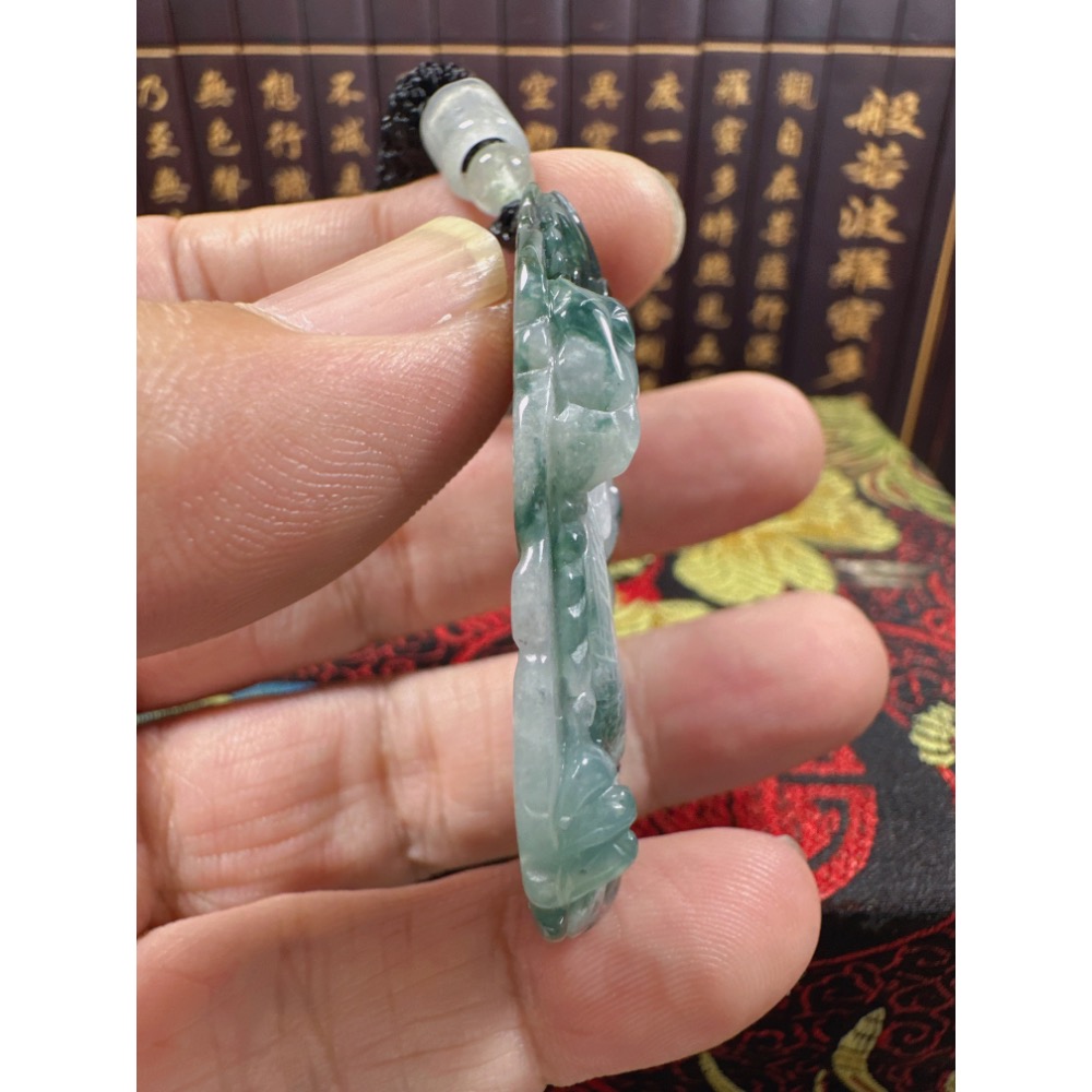 天然翡翠A貨-龍霸天下玉牌掛件 商品編號：070604-細節圖10