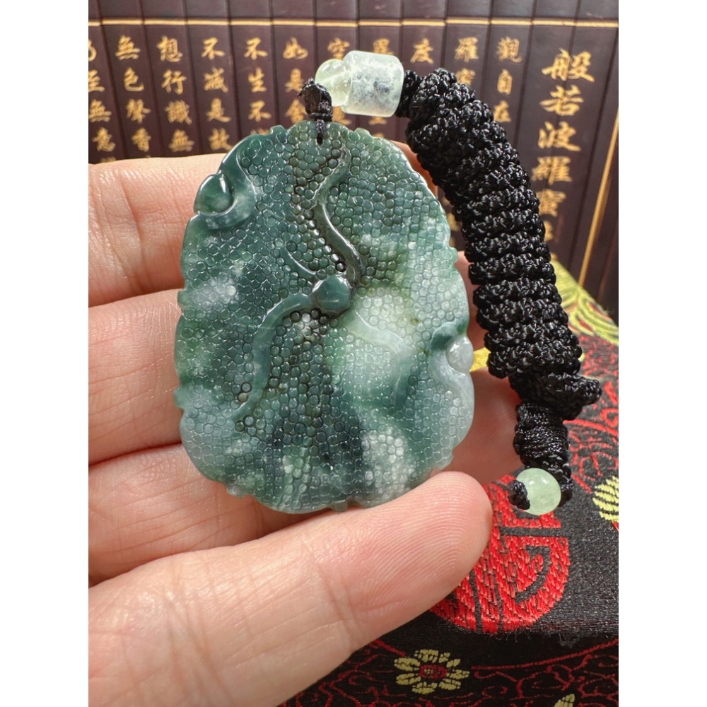 天然翡翠A貨-龍霸天下玉牌掛件 商品編號：070604-細節圖11