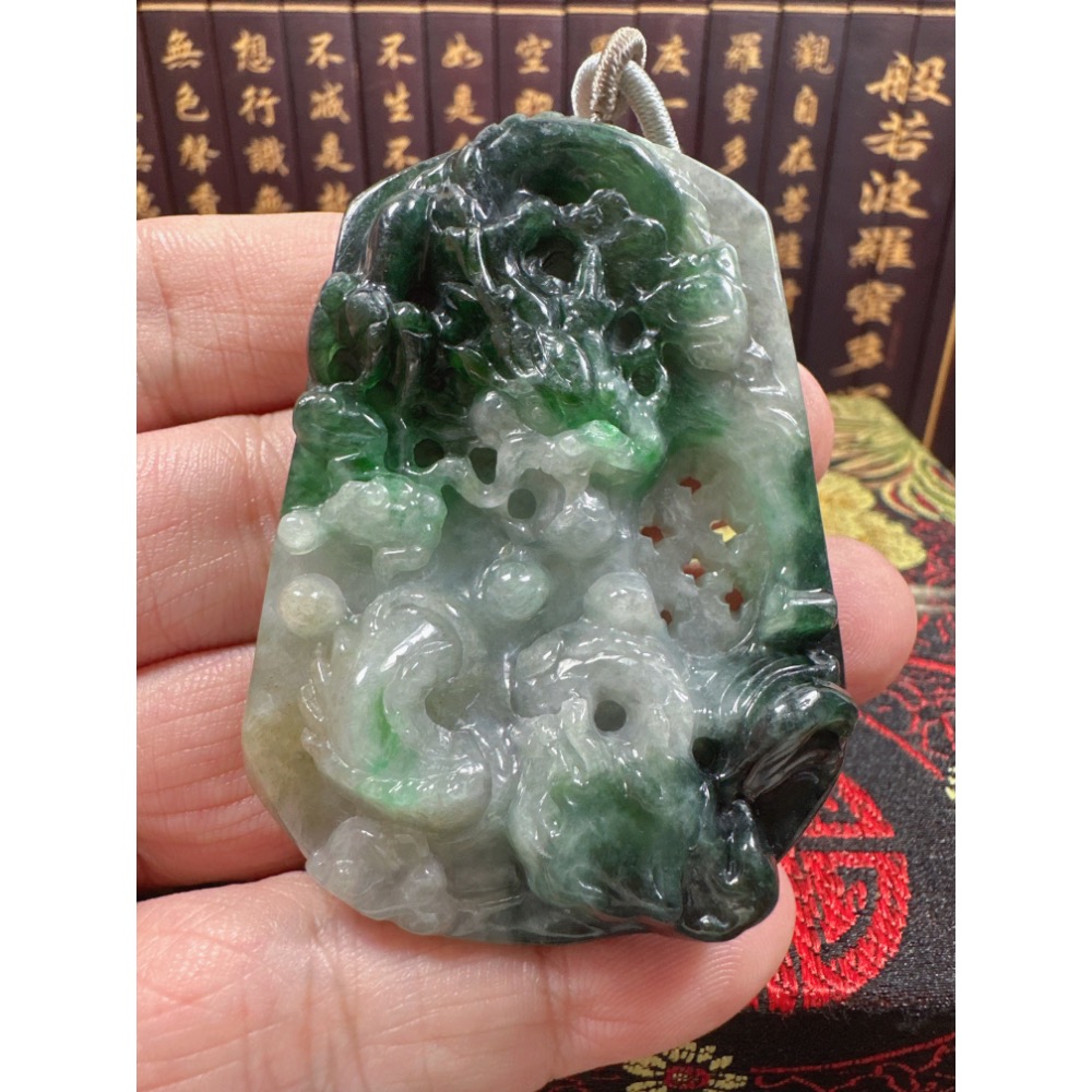 天然翡翠A貨-龍霸天下立體厚庄掛件 商品編號：070607-細節圖2