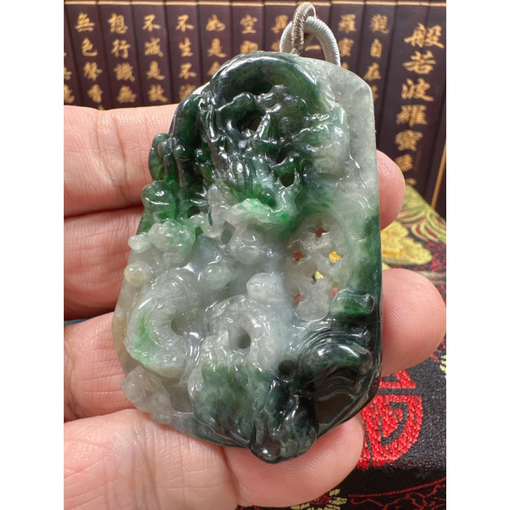 天然翡翠A貨-龍霸天下立體厚庄掛件 商品編號：070607-細節圖4