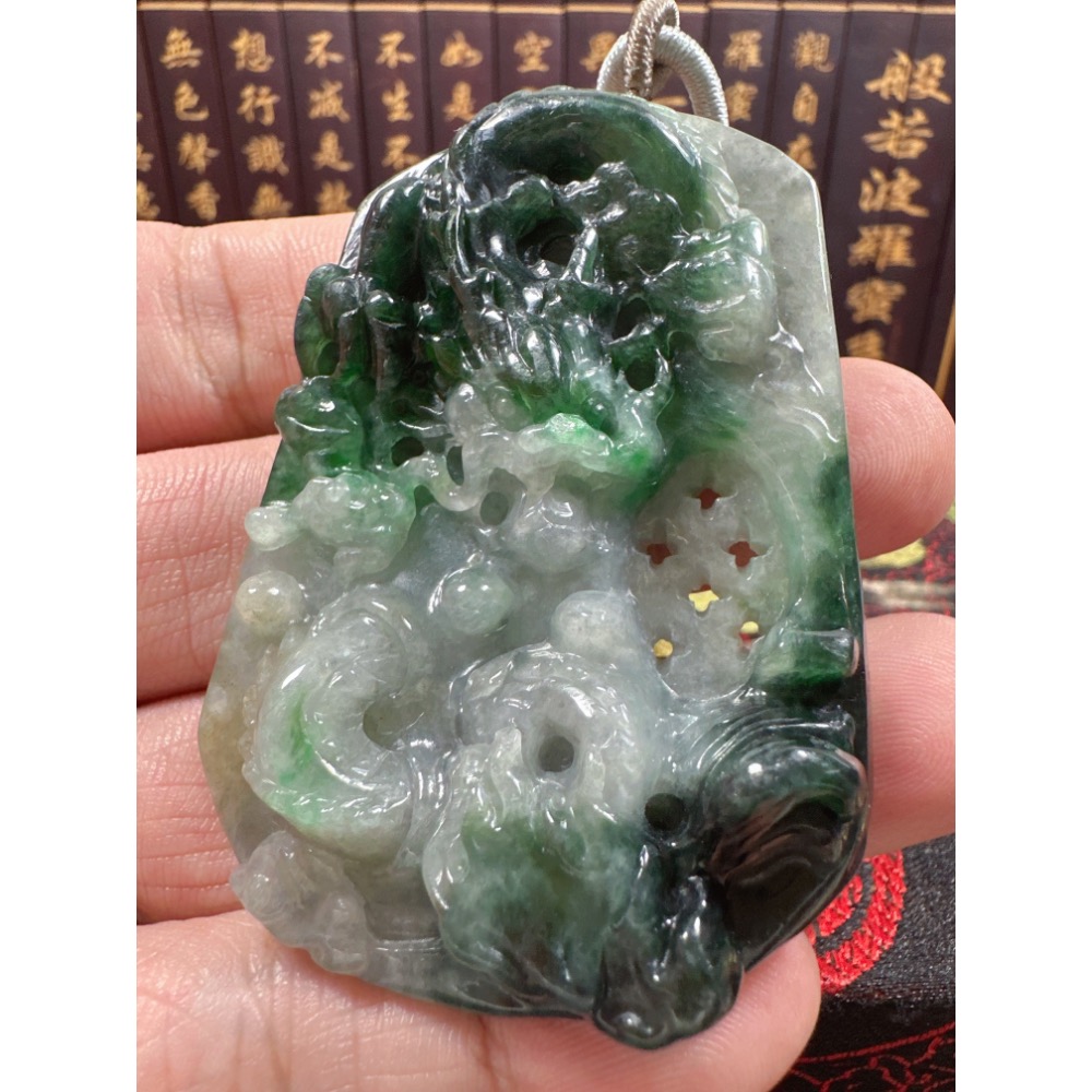 天然翡翠A貨-龍霸天下立體厚庄掛件 商品編號：070607-細節圖5