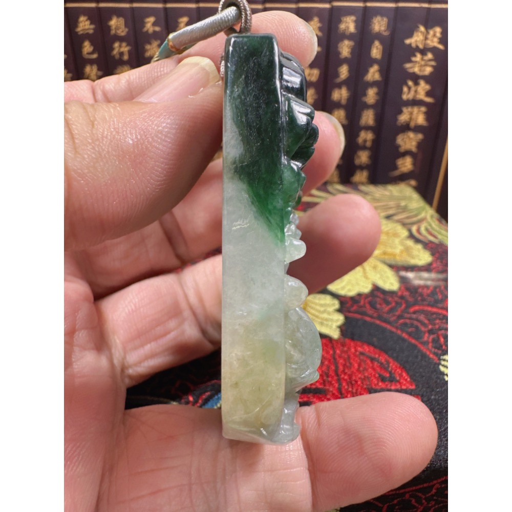 天然翡翠A貨-龍霸天下立體厚庄掛件 商品編號：070607-細節圖10