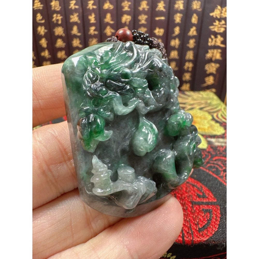 天然翡翠A貨-龍霸天下府上有龍立體厚庄掛件  商品編號：070609-細節圖3