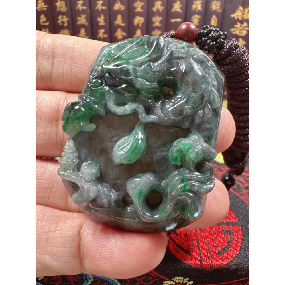 天然翡翠A貨-龍霸天下府上有龍立體厚庄掛件  商品編號：070609-細節圖4