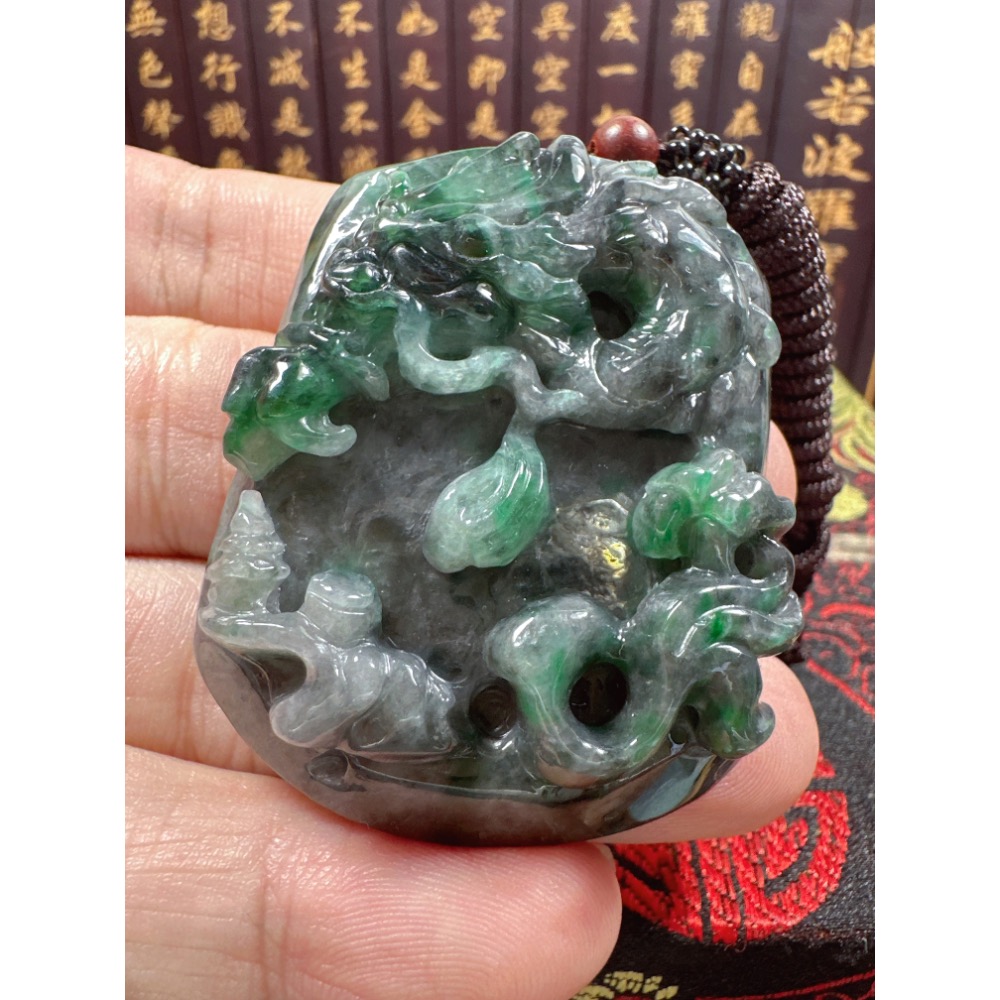 天然翡翠A貨-龍霸天下府上有龍立體厚庄掛件  商品編號：070609-細節圖5