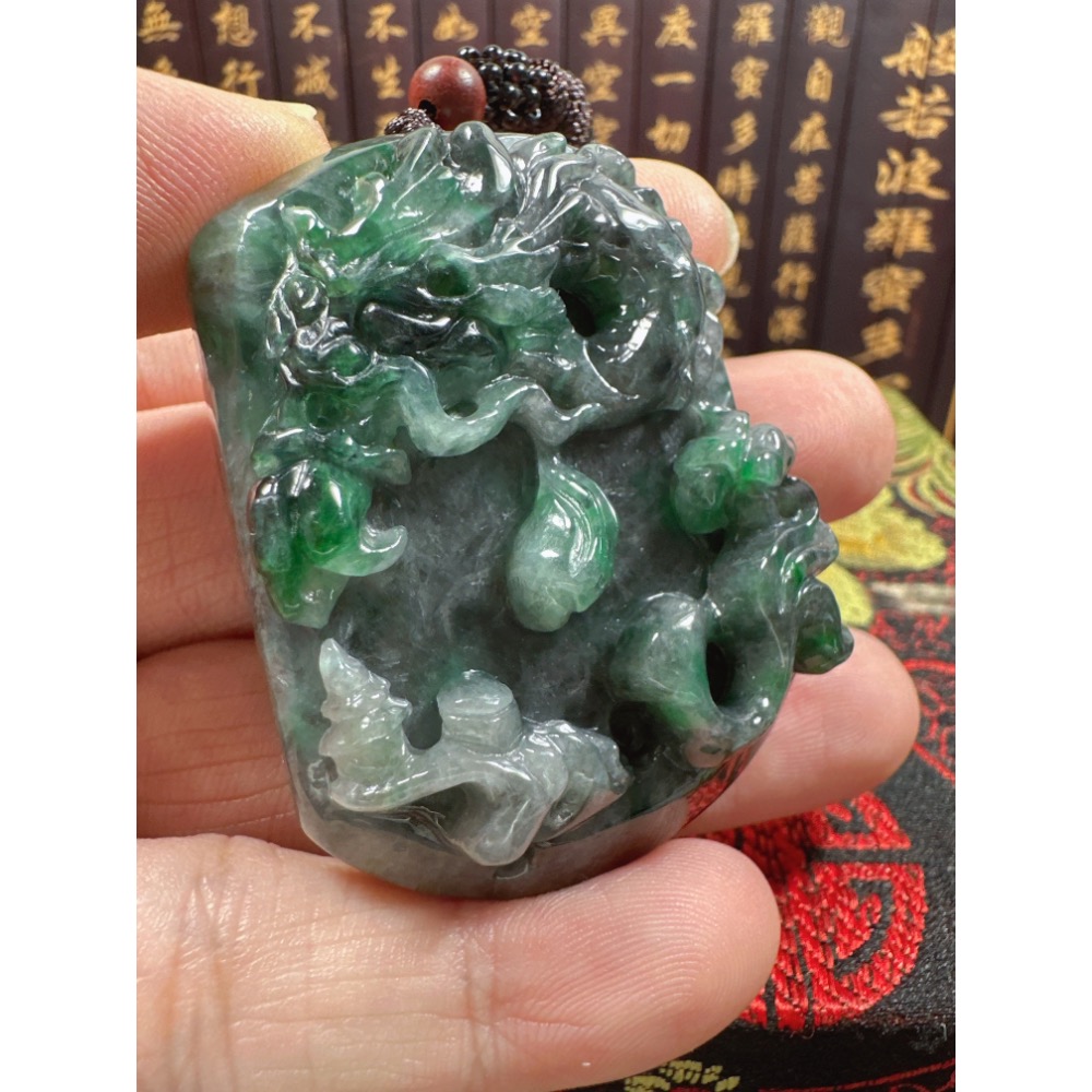 天然翡翠A貨-龍霸天下府上有龍立體厚庄掛件  商品編號：070609-細節圖6