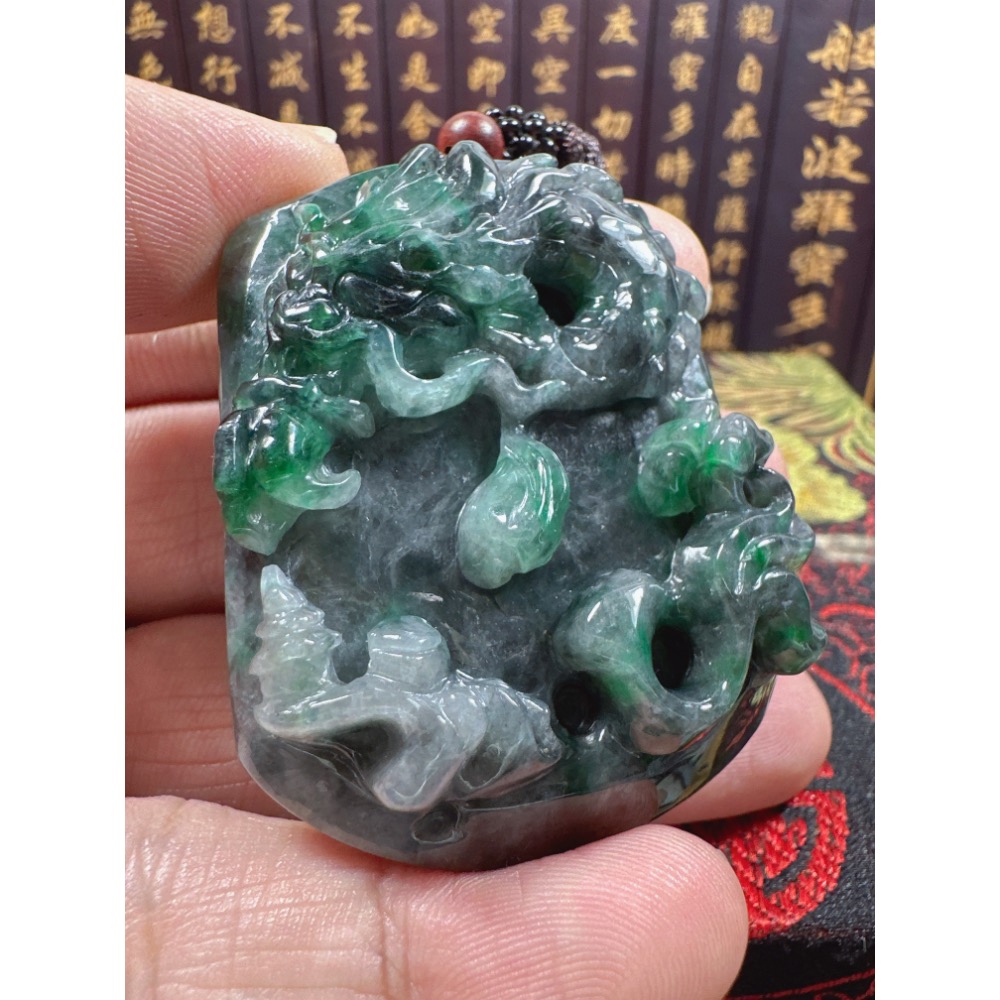 天然翡翠A貨-龍霸天下府上有龍立體厚庄掛件  商品編號：070609-細節圖7