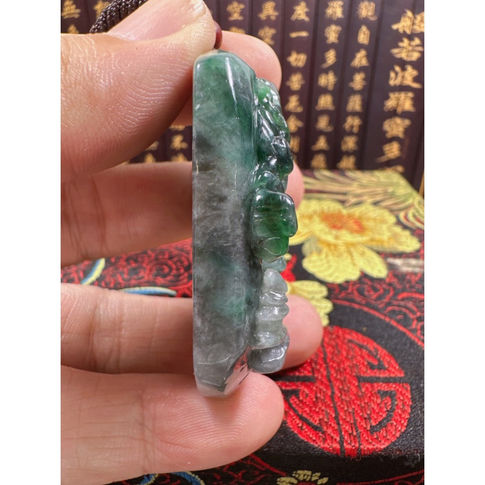 天然翡翠A貨-龍霸天下府上有龍立體厚庄掛件  商品編號：070609-細節圖8