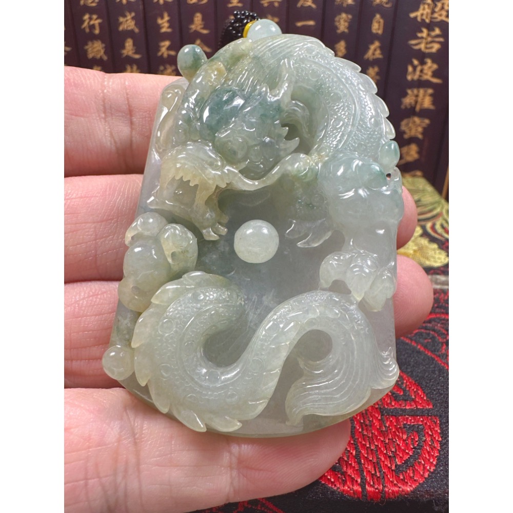 天然翡翠A貨-龍霸天下府上有龍立體厚庄掛件 商品編號：070610-細節圖3